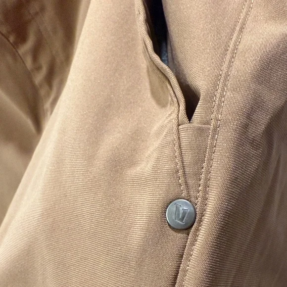 Vuori Men's Tan Shorts Size 38 NWOT - Picture 3 of 5